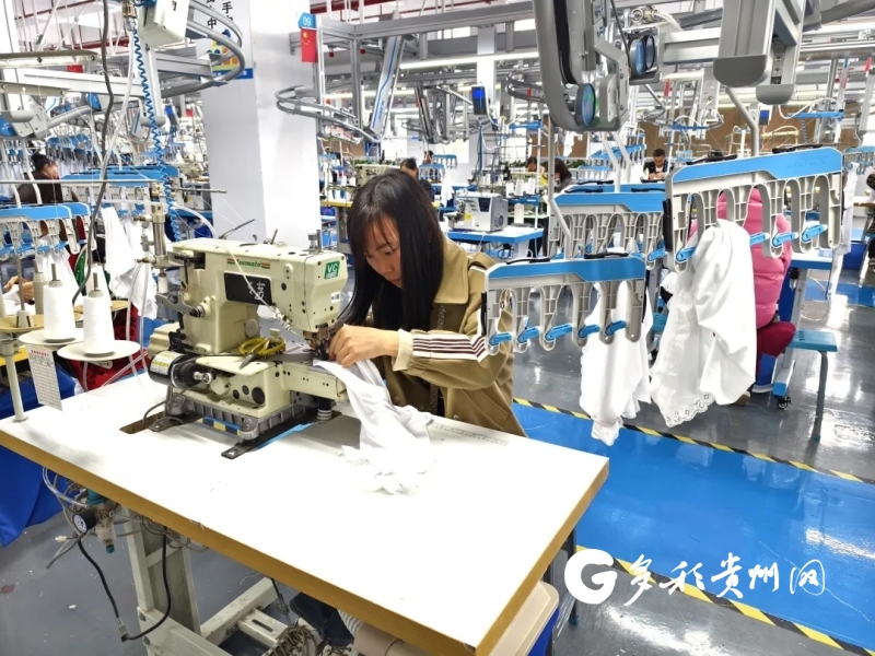 都勻 企業(yè)爭分奪秒趕訂單，時(shí)尚設(shè)計(jì)引領(lǐng)產(chǎn)業(yè)升級